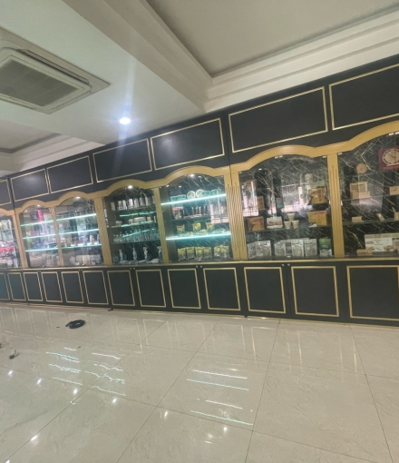 Thi công Hoàn thiện kệ trưng bày cho cửa hàng quận 1