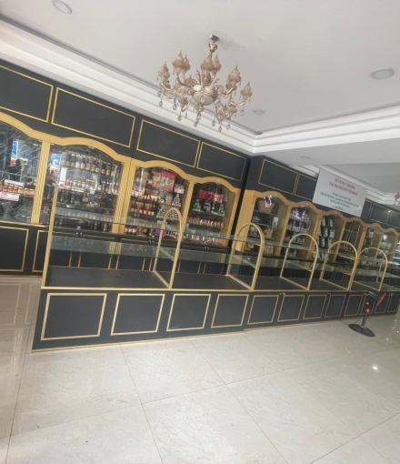 Thi công Hoàn thiện kệ trưng bày cho cửa hàng quận 1
