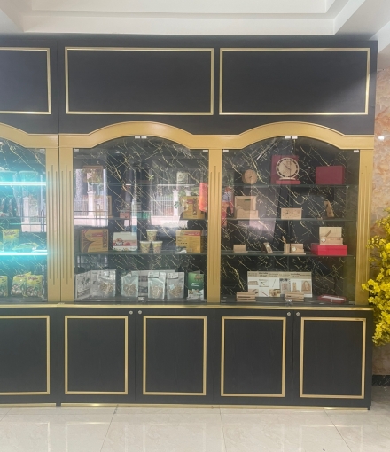 Thi công Hoàn thiện kệ trưng bày cho cửa hàng quận 1