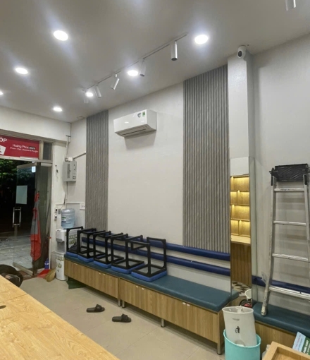 Thi công hoàn thiện   cửa hàng điện thoại quận 10