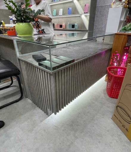 Thi công hoàn thiện shop điện thoại quận 7