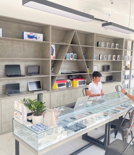Thi công  hoàn thiện cửa hàng điện thoại Tp Dĩ An