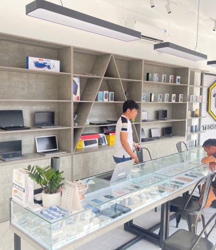 Thi công  hoàn thiện cửa hàng điện thoại Tp Dĩ An