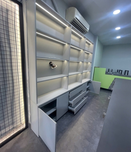 Thi công   hoàn thiện shop điện thoại tone xám trì cho a trai quận 10