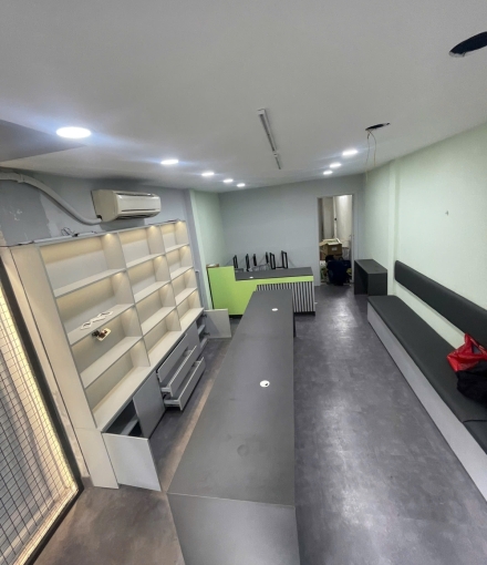 Thi công   hoàn thiện shop điện thoại tone xám trì cho a trai quận 10