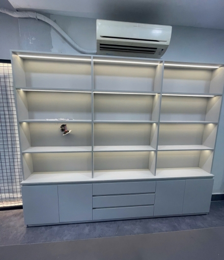 Thi công   hoàn thiện shop điện thoại tone xám trì cho a trai quận 10