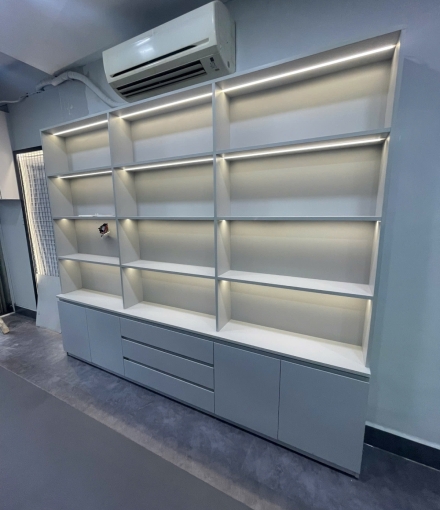 Thi công   hoàn thiện shop điện thoại tone xám trì cho a trai quận 10