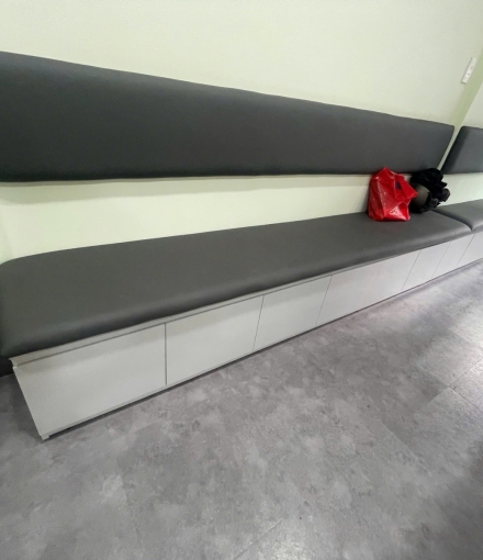 Thi công   hoàn thiện shop điện thoại tone xám trì cho a trai quận 10