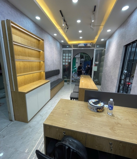 Thi công hoàn thiện shop điện thoại quận 10