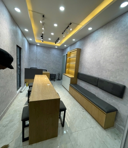 Thi công hoàn thiện shop điện thoại quận 10