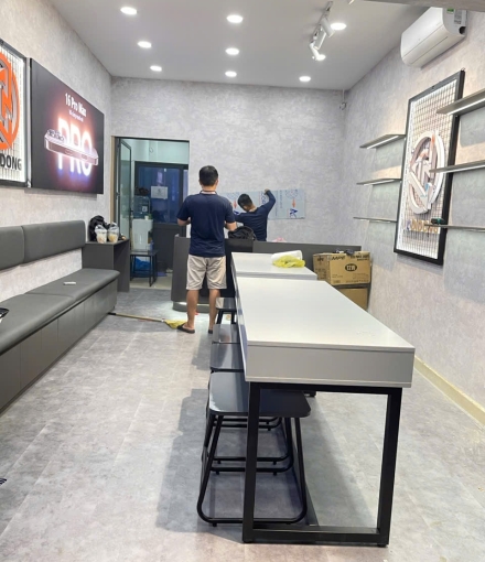 Thi công hoà thiện Shop điện thoại quận 10