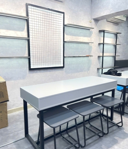 Thi công hoà thiện Shop điện thoại quận 10