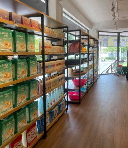 Thi công hoàn thiện  Kệ siêu thị shop Thú cưng Quận 8