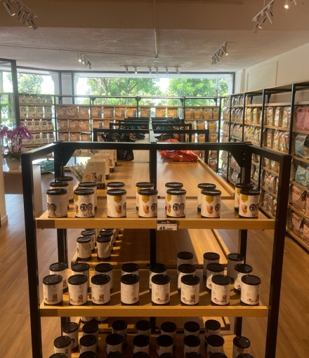 Thi công hoàn thiện  Kệ siêu thị shop Thú cưng Quận 8