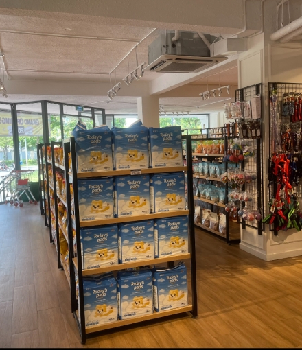 Thi công hoàn thiện  Kệ siêu thị shop Thú cưng Quận 8