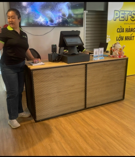 Thi công hoàn thiện  Kệ siêu thị shop Thú cưng Quận 8