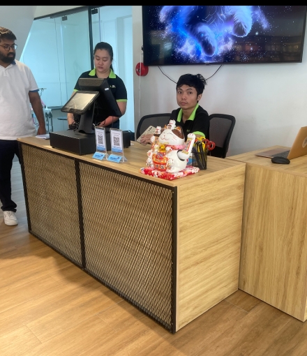 Thi công hoàn thiện  Kệ siêu thị shop Thú cưng Quận 8
