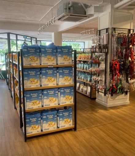 Thi công hoàn thiện  Kệ siêu thị shop Thú cưng Quận 8
