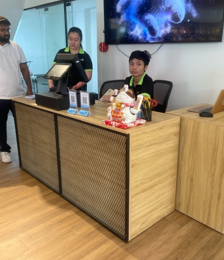 Thi công hoàn thiện  Kệ siêu thị shop Thú cưng Quận 8