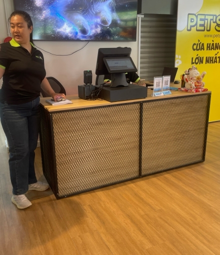 Thi công hoàn thiện  Kệ siêu thị shop Thú cưng Quận 8