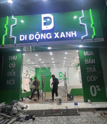 Thi công hoàn  thiện shop Di ĐỘNG XANH  ở Đồng Nai 