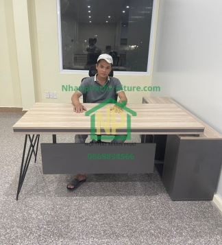 Bàn Giám Đốc 9